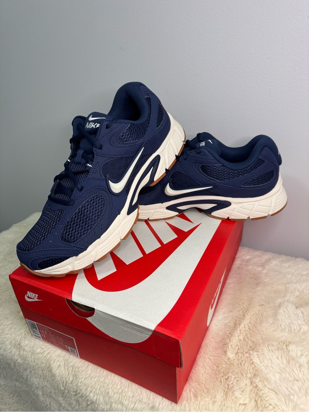 Nike V5 RNR Midnight Navy/Phantom/Gum Low Top Mesh Sneakers II6292-400